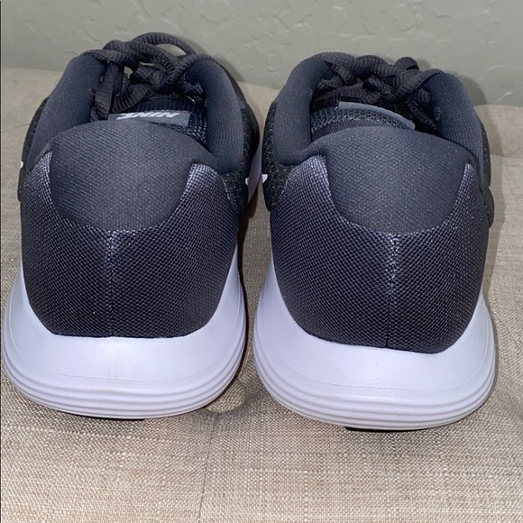 Women’s Nike’s - Picture 4 of 6